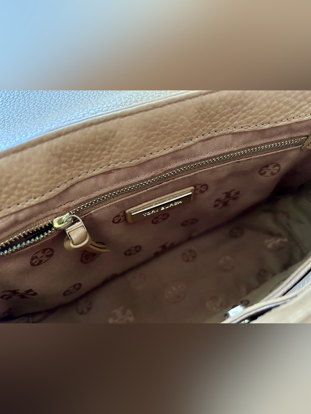 SOLD!! Tory Burch Britten Shoulder Bag - Picture 6 of 9